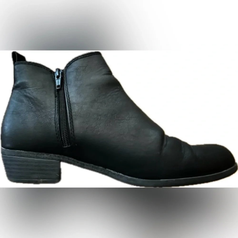 Black leather Ankle Boots with side zipper. Women’s size 8.5